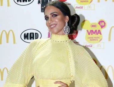 Κατερίνα Στικούδη: Εμφανίστηκε με μονόπετρο στα Mad Awards και αποκάλυψε τον αρραβώνα της! (φωτό, βίντεο)